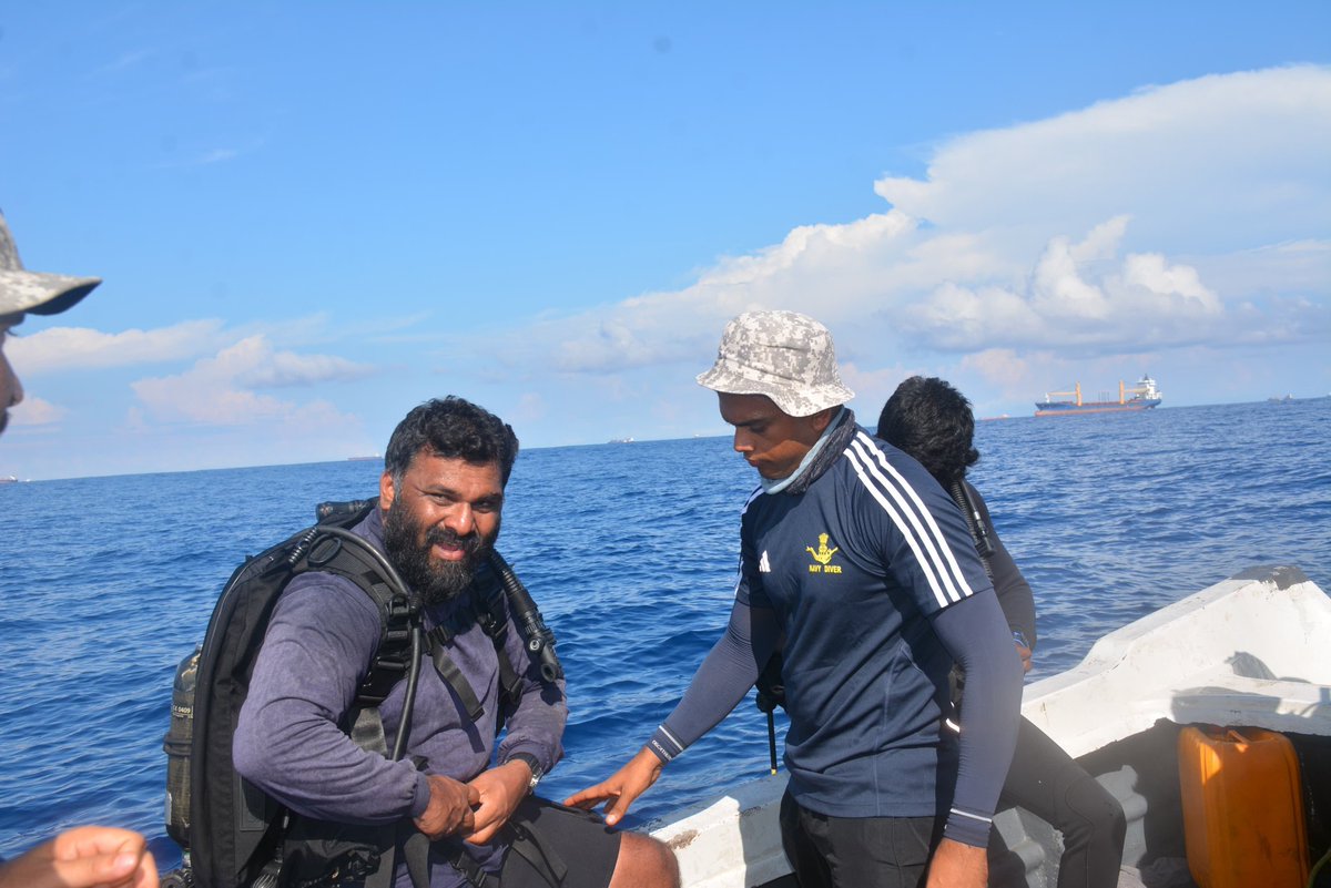 airnewsalerts's tweet image. ⚓ 𝐈𝐍–𝐒𝐋𝐍 𝐃𝐈𝐕𝐄𝐗 𝟐𝟔 
🇮🇳🤝🇱🇰

Solidarity in Service

#IndianNavy &amp;amp; #SriLankaNavy divers join hands for a beach clean-up, reinforcing a shared commitment to cleaner coasts &amp;amp; seas

#BridgesofFriendship #INSLN_DIVEX26 @SpokespersonMoD @IndiainSL @SLinIndia