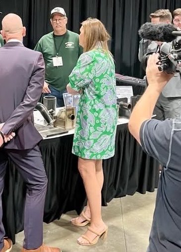 Donald Frump tweet media