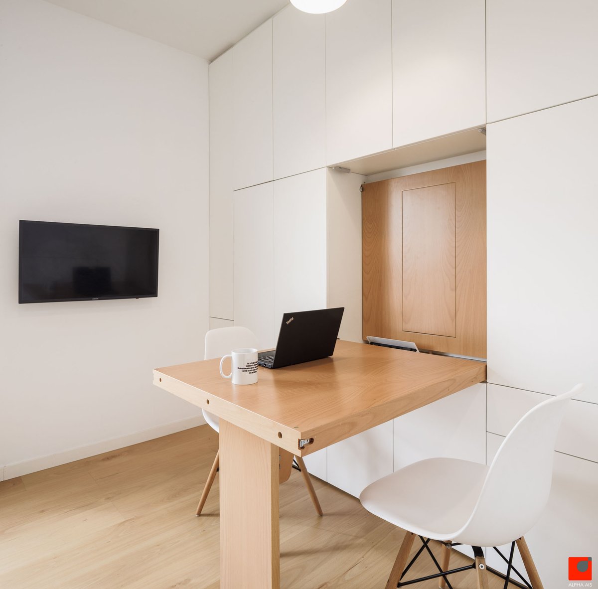 AlphaAIS's tweet photo. Esta mesa de comedor se ideó con un sistema de bisagras y machihembrado para poder esconder o montar la mesa con facilidad, e integrando en el mueble tomas eléctricas y pulsadores. Diseño de Alpha-AIS.

Foto @fernando_alda 

#mesa #mesaplegable #madera #diseño #diseñoproducto https://t.co/EjIlSrBPqx