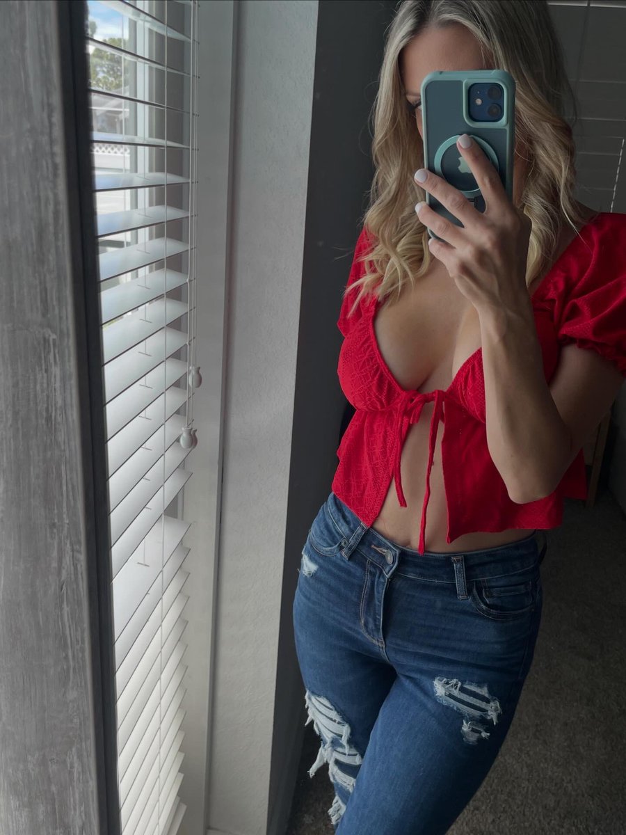 thatmompaige's tweet photo. I couldn’t decide so I’ll have you choose your fav , red or black 👀 https://t.co/fKt7MTs4qY