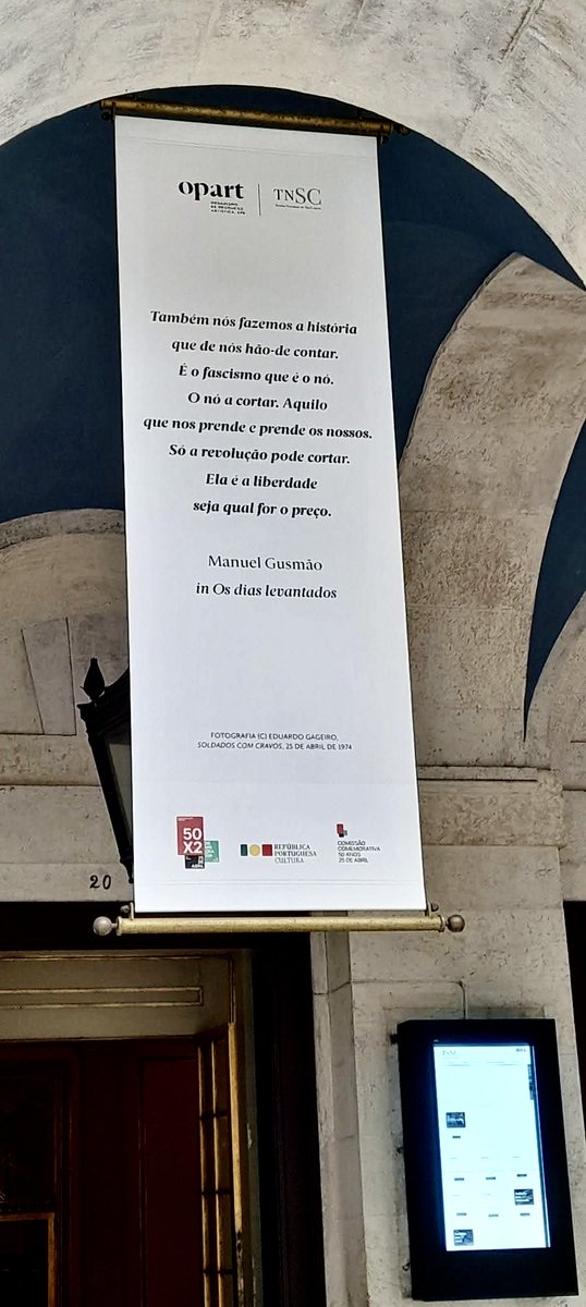 Manuel Gusmão. Entre tantos um espantoso caso de escrita de brilho próprio, único.
