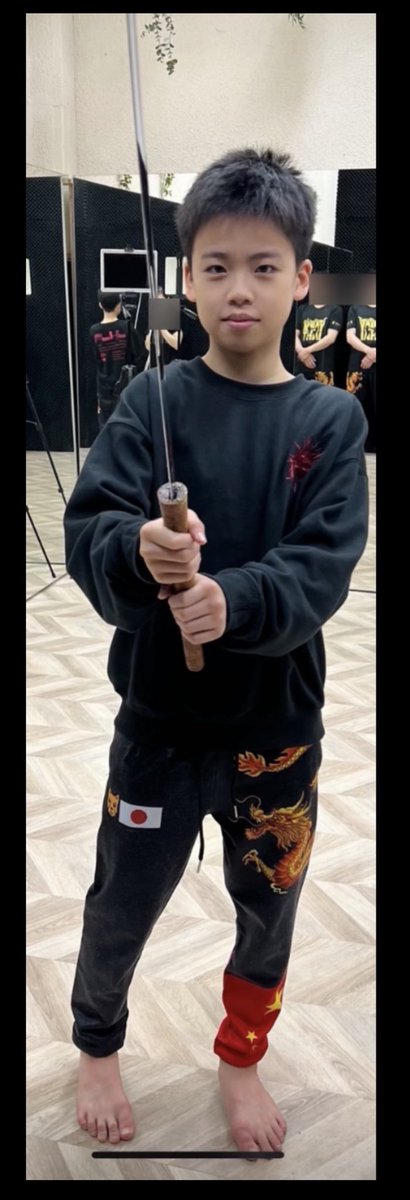 UMIpapaKNOCKOUT's tweet image. UMI選手、タイ武術を学んでดาบを持ってみました♪

#Thai #タイ #タイ武術 #武術 #ดาบ