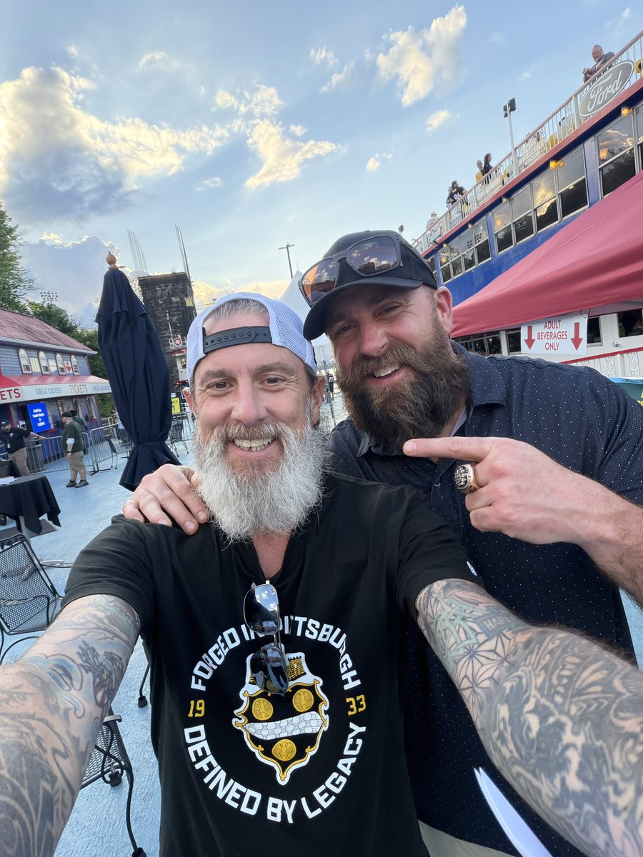 chadtyson's tweet image. Great seeing the Bret(t)’s yesterday! 🤘@bkeisel99 @bretmichaels #herewego #steelers
