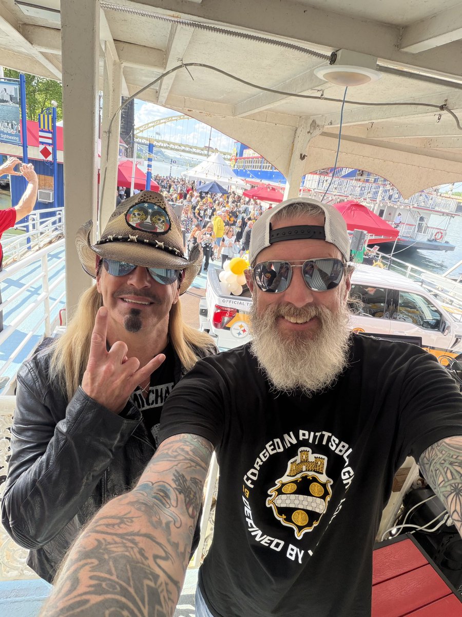chadtyson's tweet image. Great seeing the Bret(t)’s yesterday! 🤘@bkeisel99 @bretmichaels #herewego #steelers