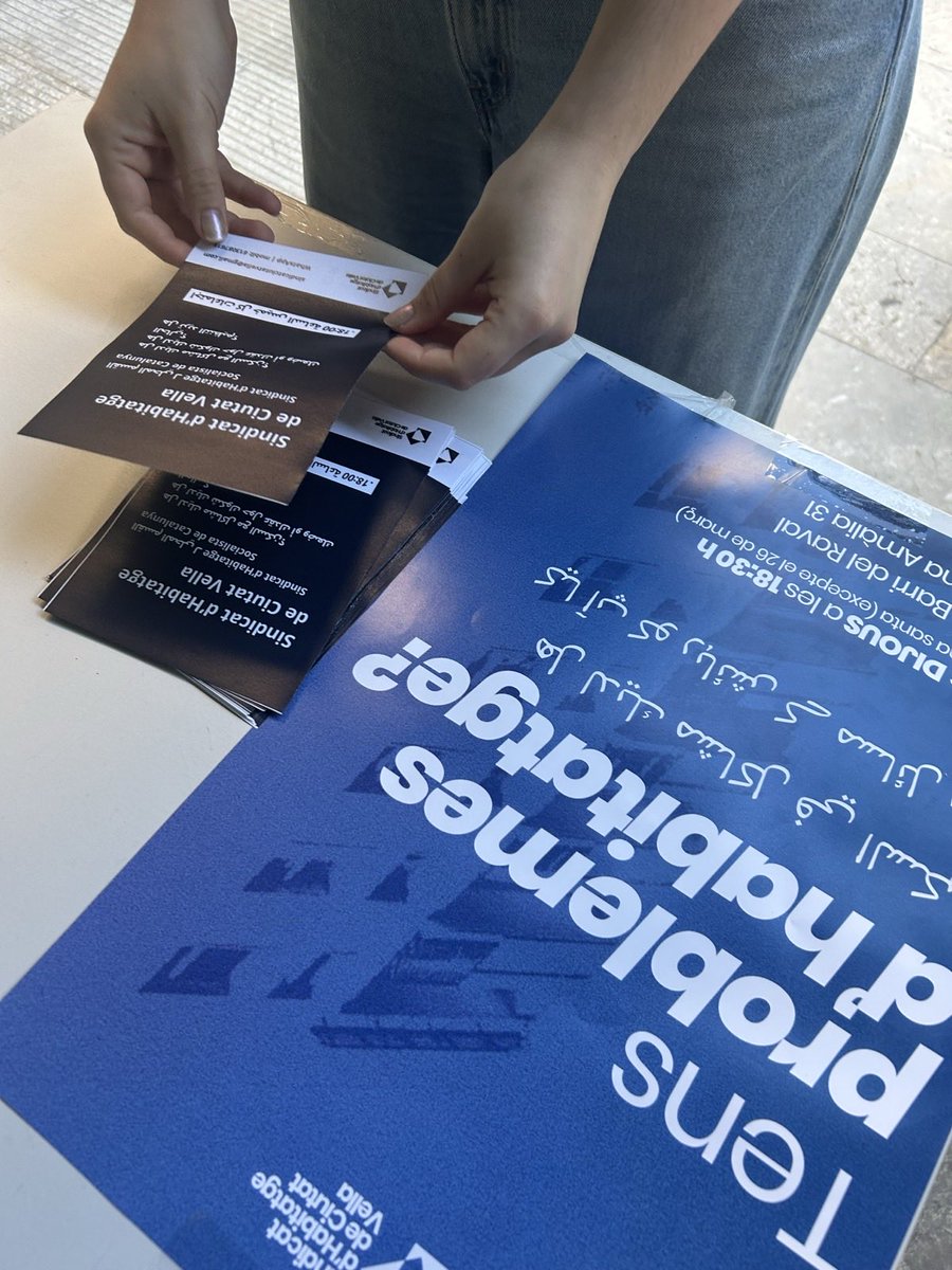 CiutatVellaSHSC's tweet photo. Dilluns les companyes del grup de salut comunitària del CAP Raval Nord ens van cedir un espai per fer paradeta informativa.

La inseguretat habitacional pot tenir efectes molt negatius en la salut mental i física de les persones, per això valorem molt col·laboracions com aquesta. https://t.co/HTiRTleLSc