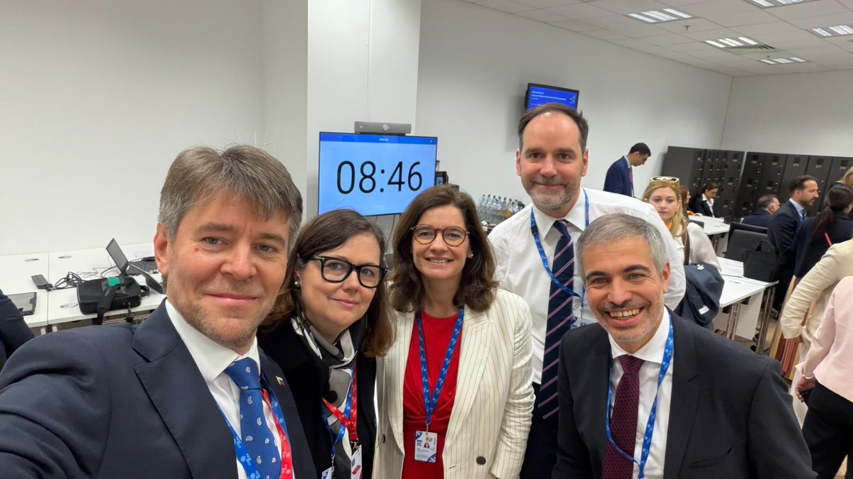 CZSecStateEU's tweet photo. Dnes probíhá 2. den zasedání neformální Evropské rady @EUCouncil. Jednání lídrů je potřeba pečlivě připravit - primárně v rámci Rady pro obecné záležitosti #GAC. Během summitů jsou zástupci #GAC lídrům po ruce - je tomu tak i dnes na Kypru. Za 🇨🇿 je to poradkyně Milena Hrdinková. https://t.co/hCHBE33cw2