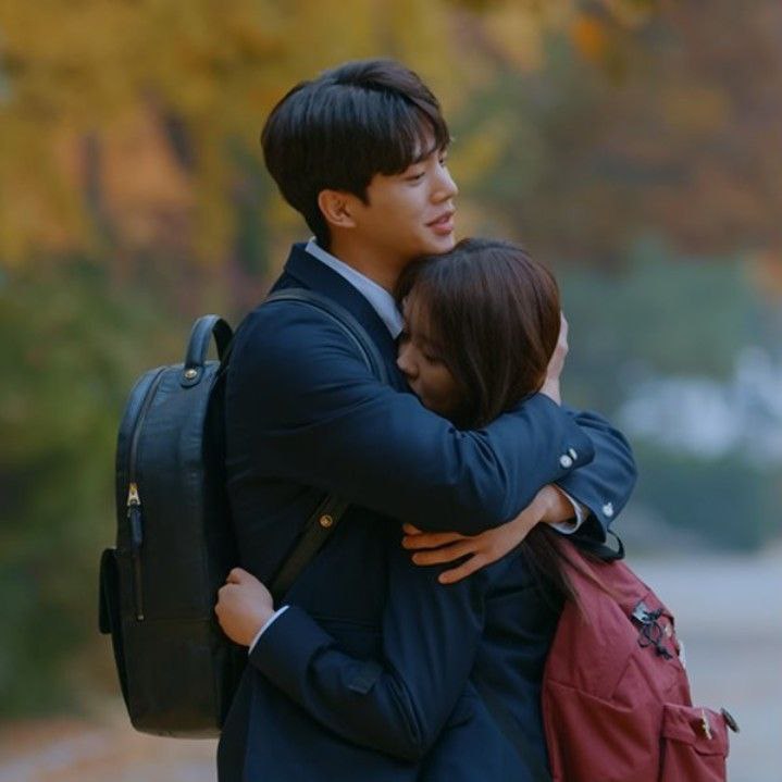 That's why aku respect parah ke Songkang! Dia selalu bilang dan berterima kasih ke Sohyun kalau Sohyun sangat membantu dia di drama pertamanya as main lead 

Bahkan dia bikin 'janji' dan 'wishlist' pengen akting bareng Sohyun lagi kalau dia sudah jadi aktor yg baik dan besar!