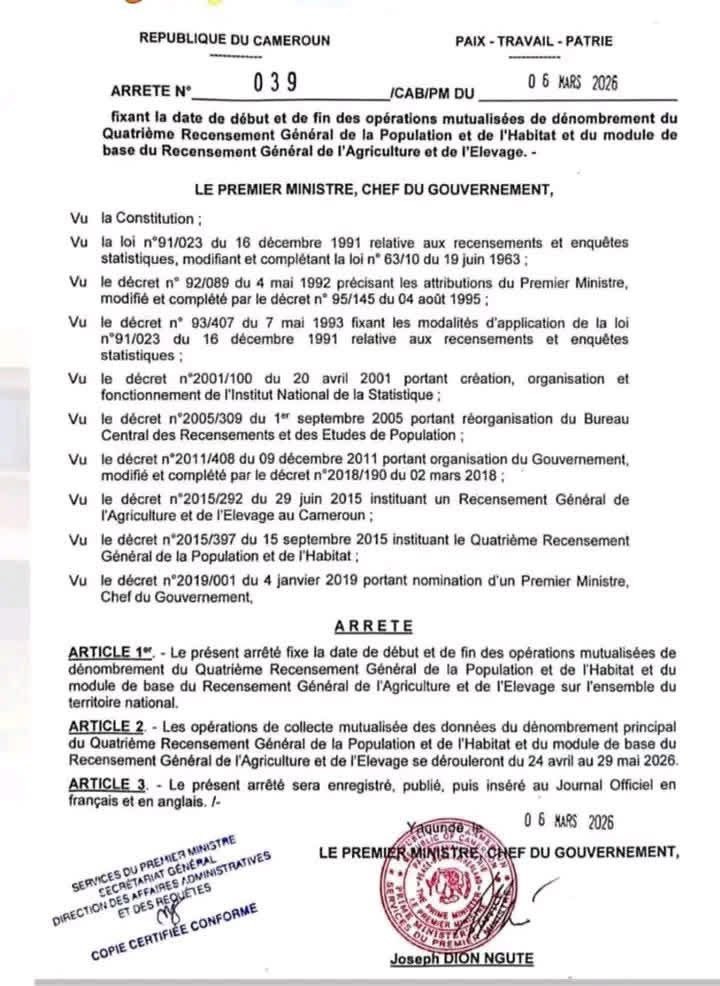 EsBi_Media's tweet photo. 🛑SOCIÉTÉ - RECENSEMENT GÉNÉRAL 2026 : LE CAMEROUN LANCE LE GRAND DÉCOMPTE NATIONAL.

Le Premier Ministre camerounais, Joseph Dion Ngute, vient de lever le voile sur l’un des chantiers techniques les plus attendus de la décennie. À travers l’Arrêté N°039/CAB/PM du 06 mars 2026, le gouvernement officialise le lancement simultané du Quatrième Recensement Général de la Population et de l'Habitat (RGPH-4) et du recensement de l'agriculture et de l'élevage. Ce document, certifié conforme par les services de la Primature, marque le point de départ d'une opération de souveraineté visant à redéfinir la cartographie humaine et économique du pays.
La particularité de cette initiative réside dans sa dimension transversale. Il ne s’agit pas seulement de compter les individus, mais de coupler cette donnée démographique à une analyse profonde des ressources primaires du pays. L'arrêté précise ainsi son objet : « fixant la date de début et de fin des opérations mutualisées de dénombrement du Quatrième Recensement Général de la Population et de l'Habitat et du module de base du Recensement Général de l'Agriculture et de l'Elevage ». 

En fusionnant ces deux collectes, le gouvernement cherche manifestement une efficacité budgétaire et une cohérence statistique, permettant de croiser l'occupation du territoire avec les capacités de production agro-pastorale. Le calendrier de l'action définit une fenêtre d'intervention extrêmement précise et condensée. Selon l'Article 2 du document : « Les opérations de collecte mutualisée des données [...] se dérouleront du 24 avril au 29 mai 2026 ». Ce délai d'un peu plus d'un mois mobilisera des milliers d'agents recenseurs sur l'ensemble du triangle national. L'enjeu est de taille : obtenir une photographie instantanée et fidèle de la population pour guider les politiques publiques des vingt prochaines années, notamment en matière d'infrastructures scolaires, sanitaires et de sécurité alimentaire. L’arrêté ne sort pas d’un vide législatif. Il s'appuie sur une pyramide de textes allant de la Constitution à la loi de 1991 sur les enquêtes statistiques. 

Le Premier Ministre rappelle également le rôle central des organes techniques, citant notamment le décret de 2001 portant sur l'Institut National de la Statistique et celui de 2005 réorganisant le Bureau Central des Recensements et des Etudes de Population. Cette rigueur procédurale souligne l'importance de l'Article 1er, qui stipule que l'opération s'étend « sur l'ensemble du territoire national ». Pourquoi c’est un tournant ? Le dernier recensement de la population camerounaise remontant à 2005, les données actuelles reposaient largement sur des projections. Avec ce nouvel arrêté, le Cameroun s’apprête à confronter ses estimations à la réalité du terrain. L’insertion prévue au « Journal Officiel en français et en anglais » (Article 3) garantit la transparence et l'opposabilité de ces futures données. Pour les investisseurs, les bailleurs de fonds et les planificateurs étatiques, le rendez-vous du 24 avril 2026 sera le véritable test de la capacité organisationnelle du pays face aux défis du futur.

#EsbiMedia