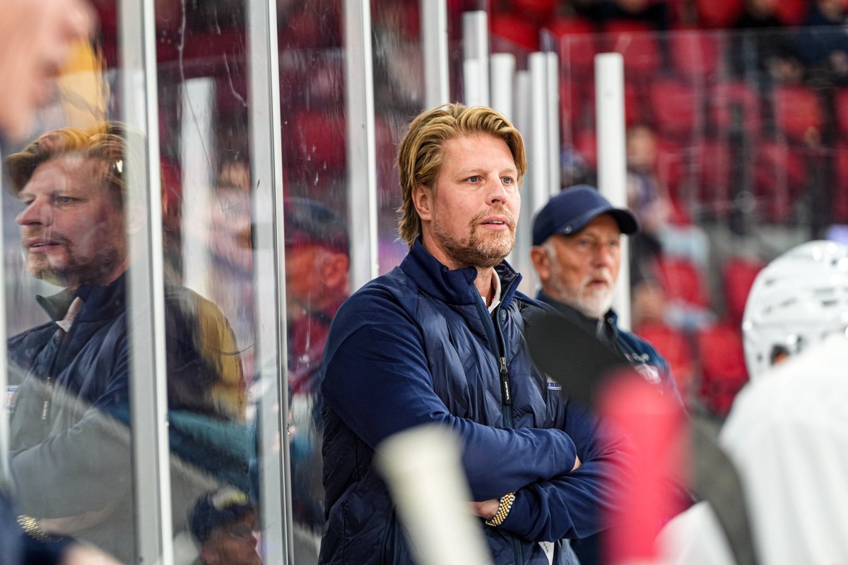 VIFhockey's tweet photo. Morten Ask går inn i heltidsstilling som sportssjef, og Vålerenga skal hente inn flere personer i trenerteamet.

Les mer her: https://t.co/UmJ0Aa3NK5 https://t.co/1lPvDwiWtb