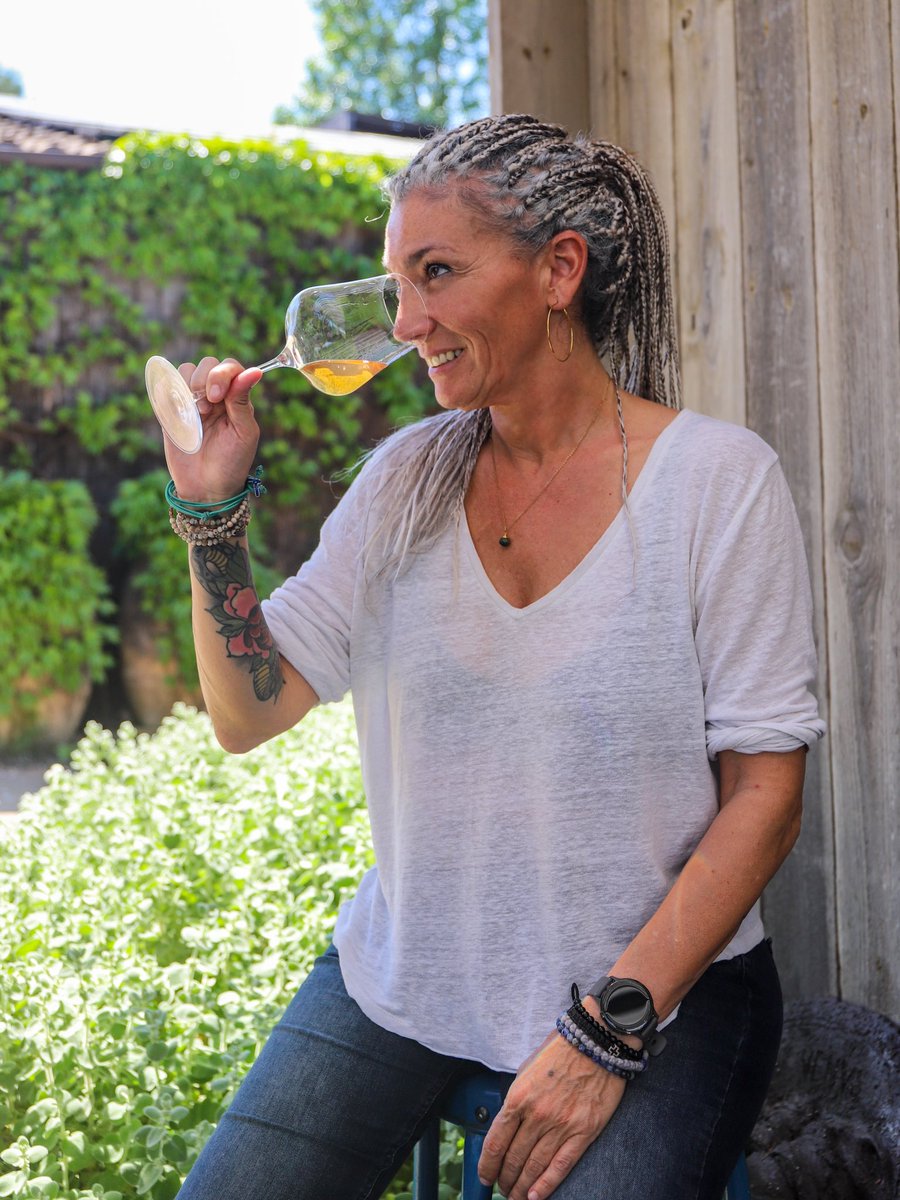CalidoscopiVino's tweet photo. Dido la Solució Rosa 2023 es uno los icónicos vinos de Sara Pérez y René Barbier y uno de los rosados más destacados de Cataluña. Ensamblaje de garnacha, cariñena, tempranillo, garnacha gris, garnacha blanca y macabeo. Expresivo y con cuerpo. #vinodelasemana https://t.co/4HHXp1ZYq4