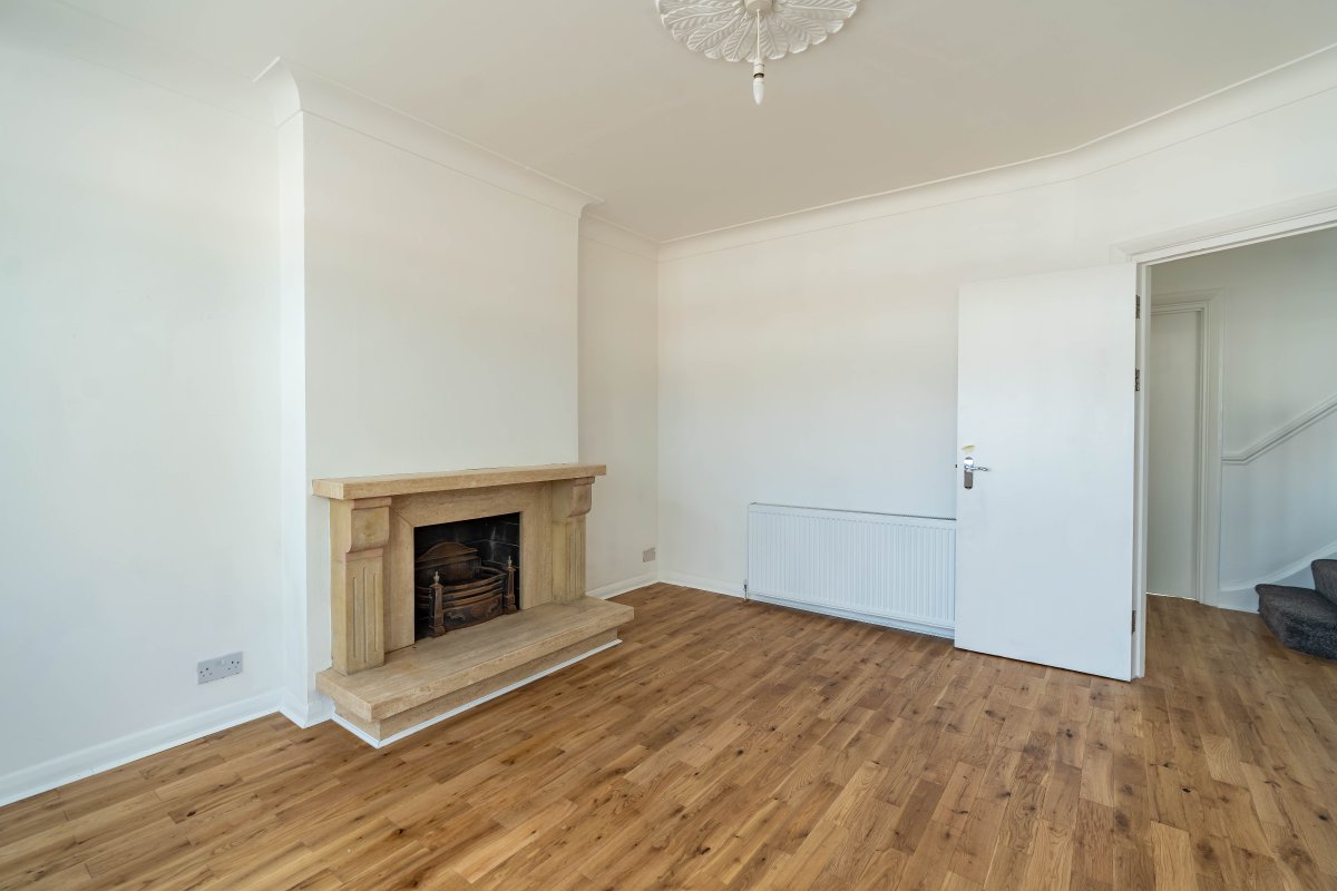 PP_Estates's tweet photo. New to market - 3 Bed Semi-Detached, Parsonage Lane, Enfield EN1 3UJ, £611.54pw. View details: https://t.co/C3LtW8mZva https://t.co/rhaTUL2ml2