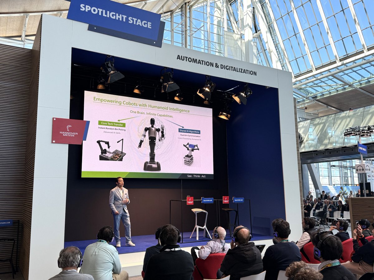 techmanrobot's tweet image. An inspiring #HM2026! 💡 
Thanks for joining Kuan Lin's sessions: the expert panel with Siemens &amp;amp; Quanta on manufacturing complexity, and the Humanoid-powered Cobots talk at Application Park. Let's innovate!
#HM26 #Automation #TM #tmrobot #techmanrobot #AI #TMAICOBT