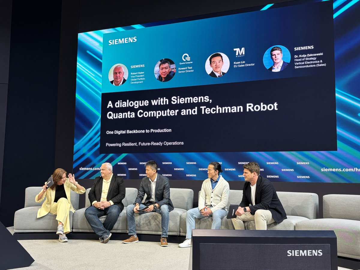 techmanrobot's tweet image. An inspiring #HM2026! 💡 
Thanks for joining Kuan Lin's sessions: the expert panel with Siemens &amp;amp; Quanta on manufacturing complexity, and the Humanoid-powered Cobots talk at Application Park. Let's innovate!
#HM26 #Automation #TM #tmrobot #techmanrobot #AI #TMAICOBT