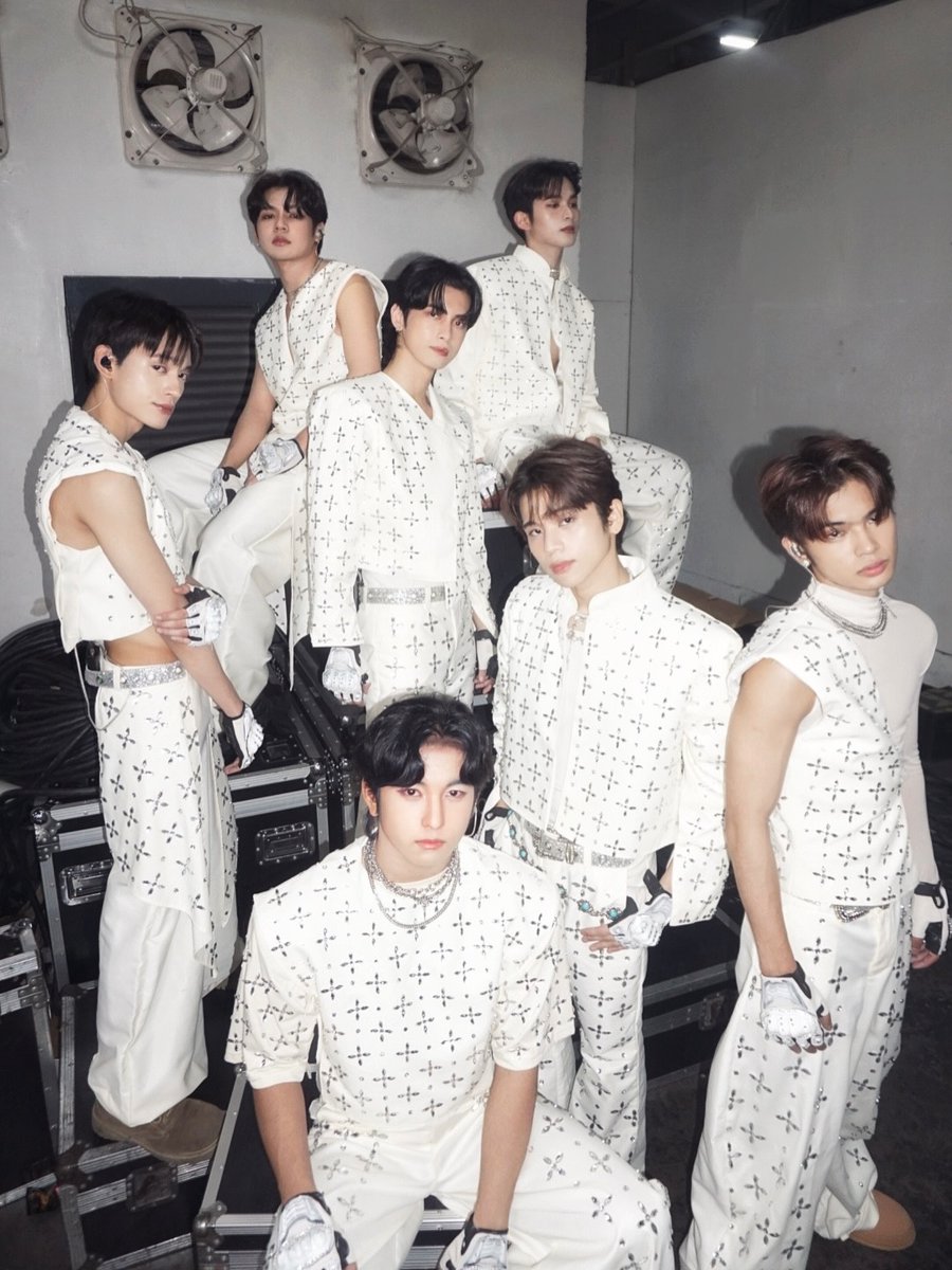 binibini_L_'s tweet image. from sketch to reality. styled by nash.
instagram.com/p/DXgNXh0j_Rs/…

HORI7ON FLIES AT ROUNDFEST

#HORI7ON_LightsUpROUND2026
#HORI7ON_FlyWithIt 
#HORI7ON #호라이즌
@HORI7ONofficial @HORI7ON_twt
#ROUND2026 #roundfestival