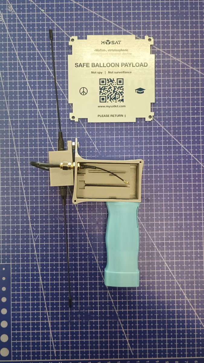 MySatKit's tweet image. MySat Strato Ground Station case 1st edition
🚀 Built on Heltec LoRa 32 V3 433MHz 
📡 Details soon. 
We’d appreciate your ideas &amp;amp; feedback! 
Follow us: facebook.com/Mysatkit 
#MySat #LoRa #Space #NASA #ESA #Strato #CubeSat #SpaceX #STEM #Rocket #Artemis