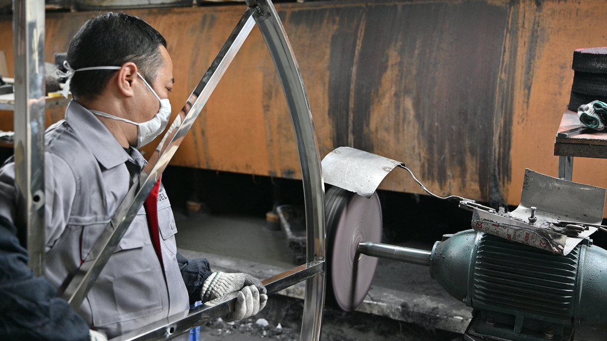 juelun_1's tweet image. ✨Every curve, every edge, refined to perfection.
Our artisans bring precision and care to every piece, turning raw metal into furniture built to last. 🛠️✨
#PrecisionCraft #WorkshopLife #CustomFurniture #fyp #JuelunFurniture