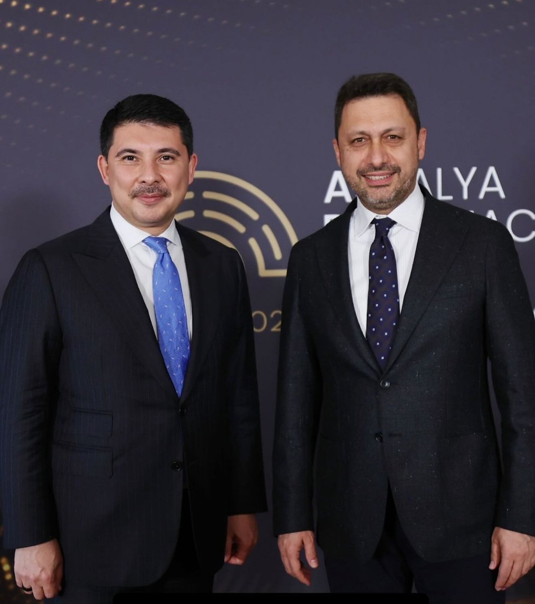 MDervisOZKAN's tweet image. Diplomasi ve Turizmin başkentinde duayenlerin bir araya geldiği #AntalyaDiplomasiForumu #ADF hatırası..

#Cumhurbaşkanlığı Özel Kalem Müdürümüz Büyükelçi Prof. Dr. Hasan Doğan (@hasandogan) hocamız ve yol arkadaşı Cumhurbaşkanımızın fotoğrafçısı Murat Çetinmühürdar ile..