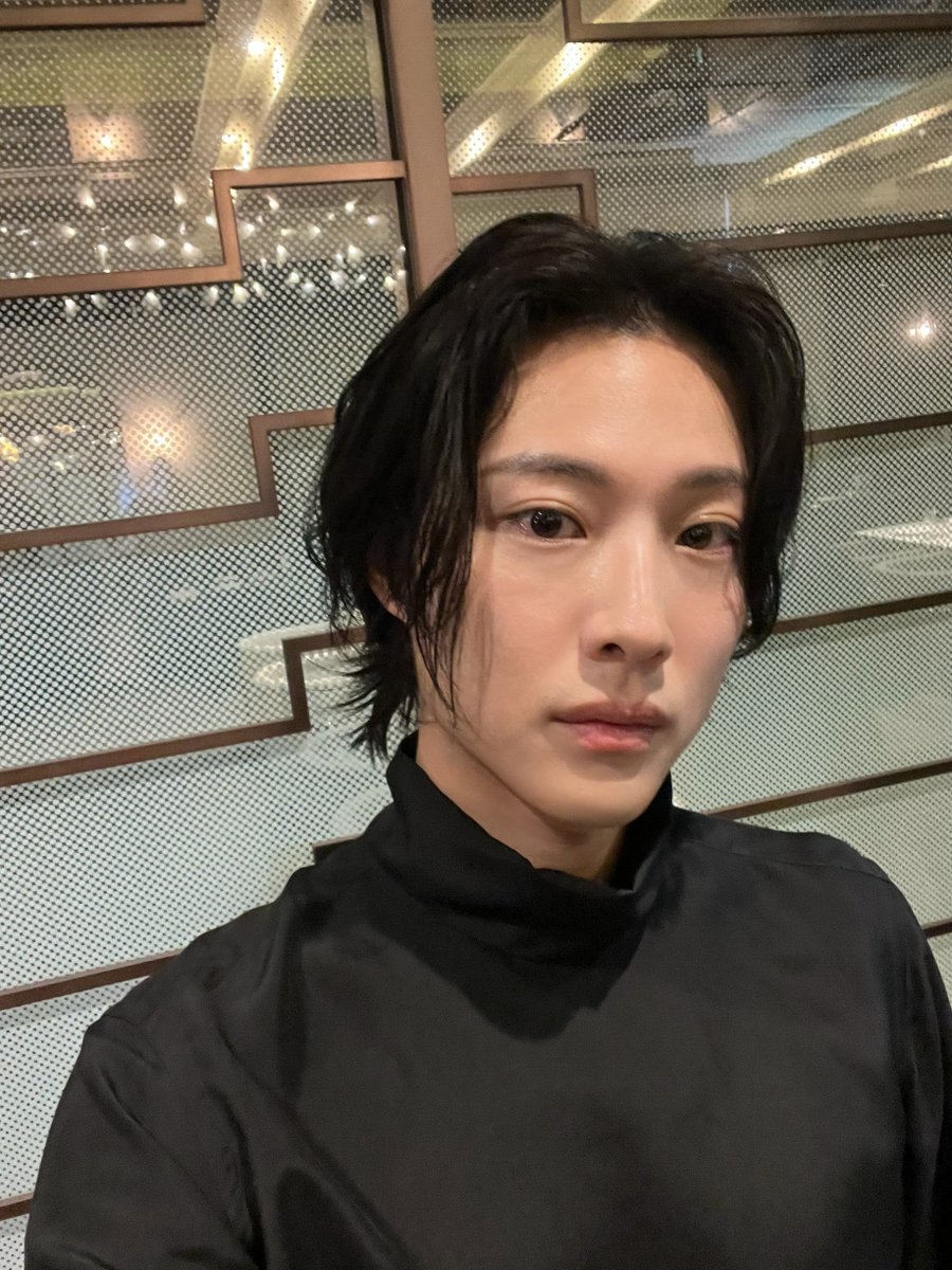 THEBLACKLABEL's tweet image. [📸] 260424 제13회 마리끌레르 영화제 영화 '국보' GV

🎬🎤

#LEEJONGWON #이종원
#THEBLACKLABEL #더블랙레이블