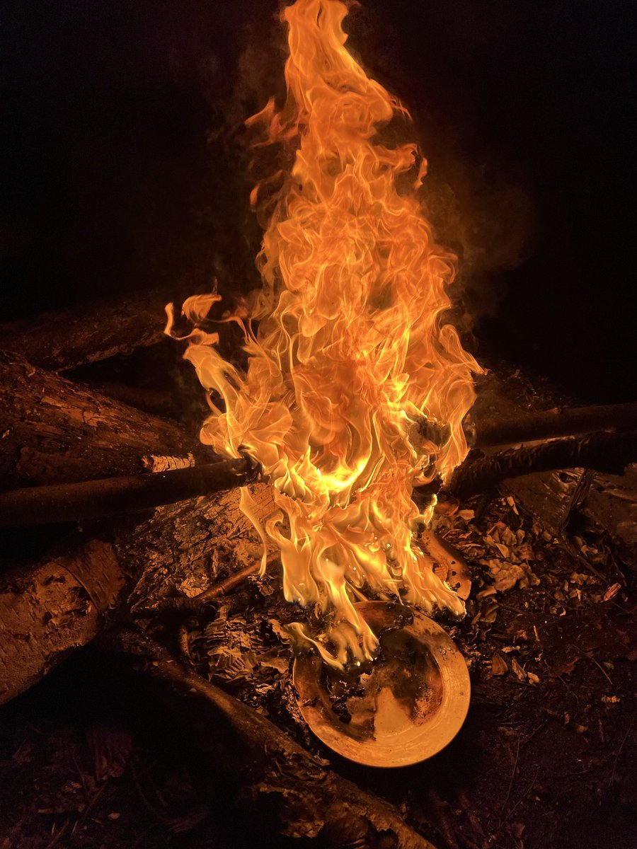 Ooooooli80's tweet image. #fire  #bonfire