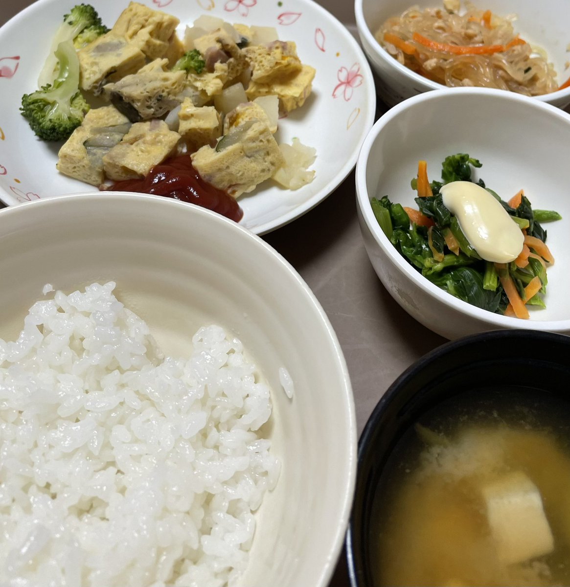 ハナビラ tweet media