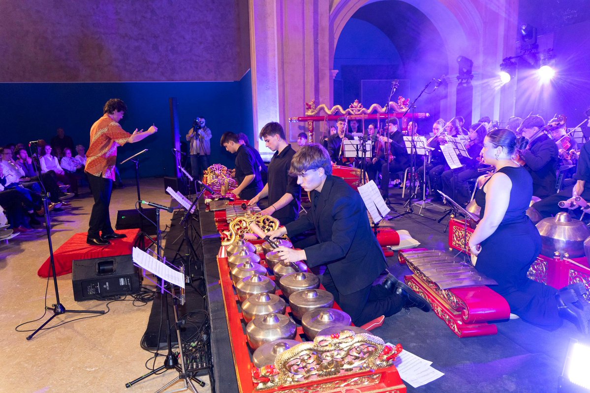 AytodeCaravaca's tweet image. Un concierto excepcional para un aniversario especial 🇮🇩
 
Los conservatorios de #Murcia y #Caravaca han abierto la programación del 20º aniversario del Museo de la Música – Fundación Blanco Fadol, con un concierto con obras compuestas para orquesta gamelán de #Indonesia.