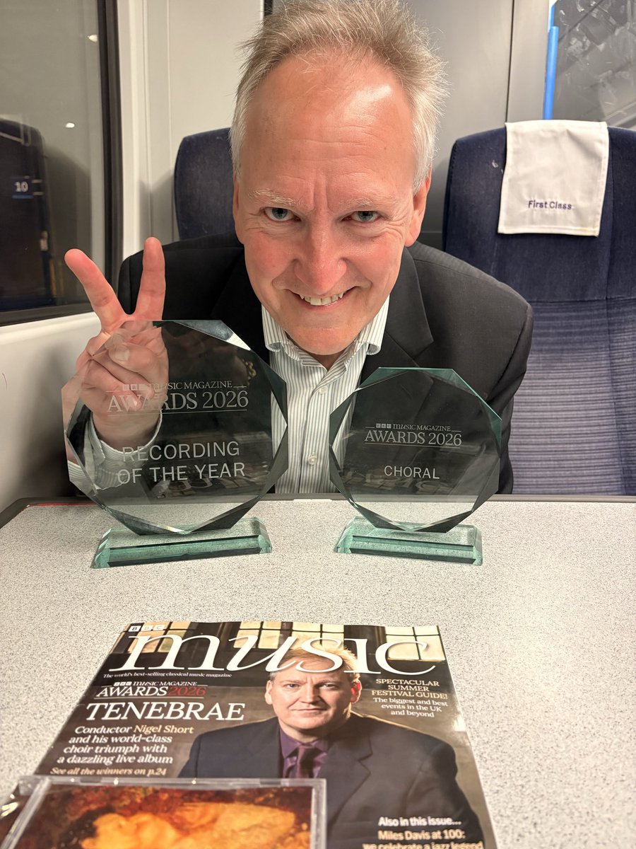 GraceLSDavidson's tweet image. Dizzy with happiness on the train home for Nigel Short and his inimitable @TenebraeChoir who won 2 @MusicMagazine awards for Best Choral and the overall Recording of the year for their @SignumRecords LIVE album 💿 
Prayer For Deliverance @ryedalefestival💜🎶💜🎶 #woohoo 🏅👏