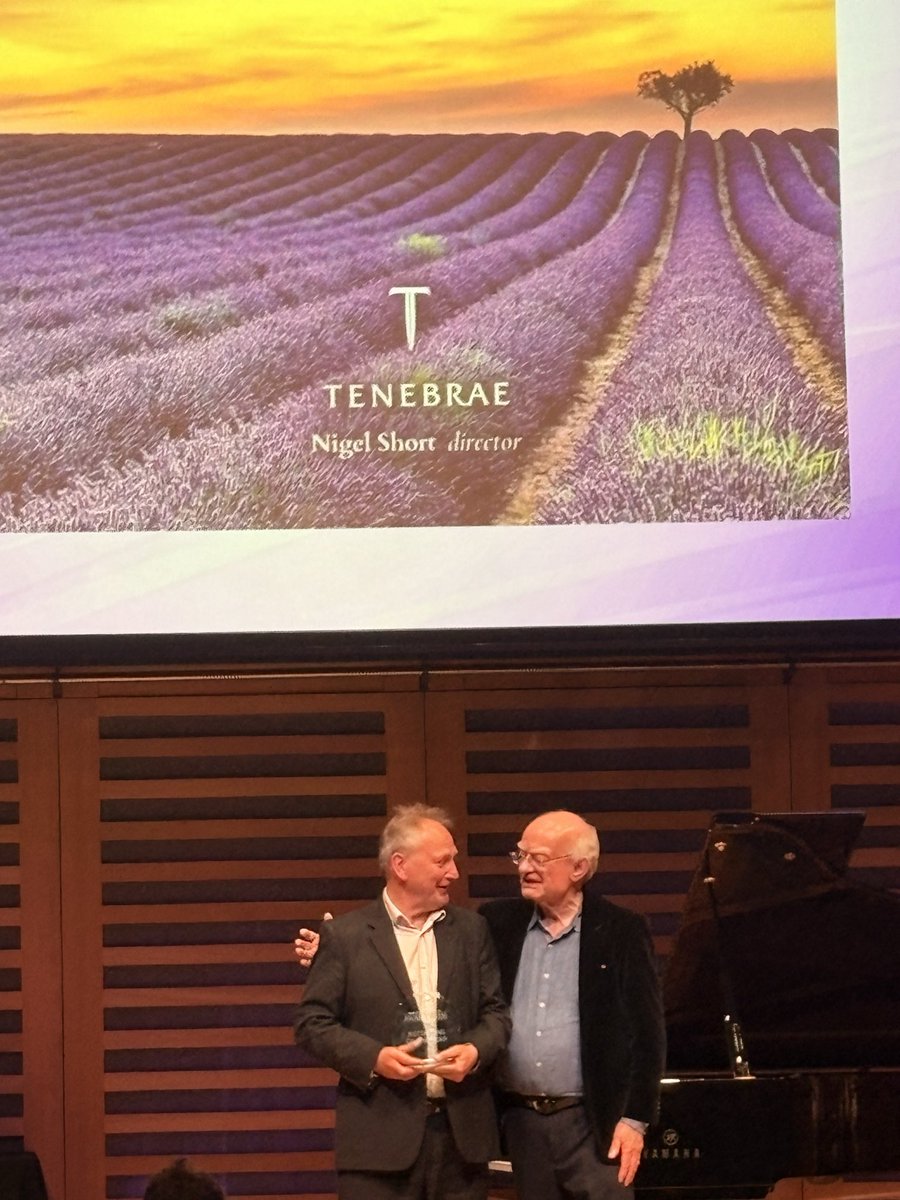 GraceLSDavidson's tweet image. Dizzy with happiness on the train home for Nigel Short and his inimitable @TenebraeChoir who won 2 @MusicMagazine awards for Best Choral and the overall Recording of the year for their @SignumRecords LIVE album 💿 
Prayer For Deliverance @ryedalefestival💜🎶💜🎶 #woohoo 🏅👏