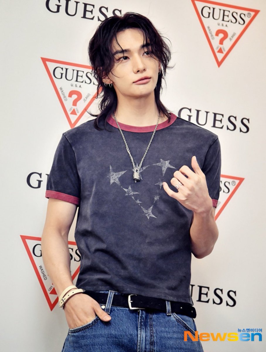 hyunjinpost's tweet photo. HYUNJIN AT GUESS POPUP SEOUL
#HYUNJIN_GUESSRoom1981 https://t.co/7wmC5Su7Xw