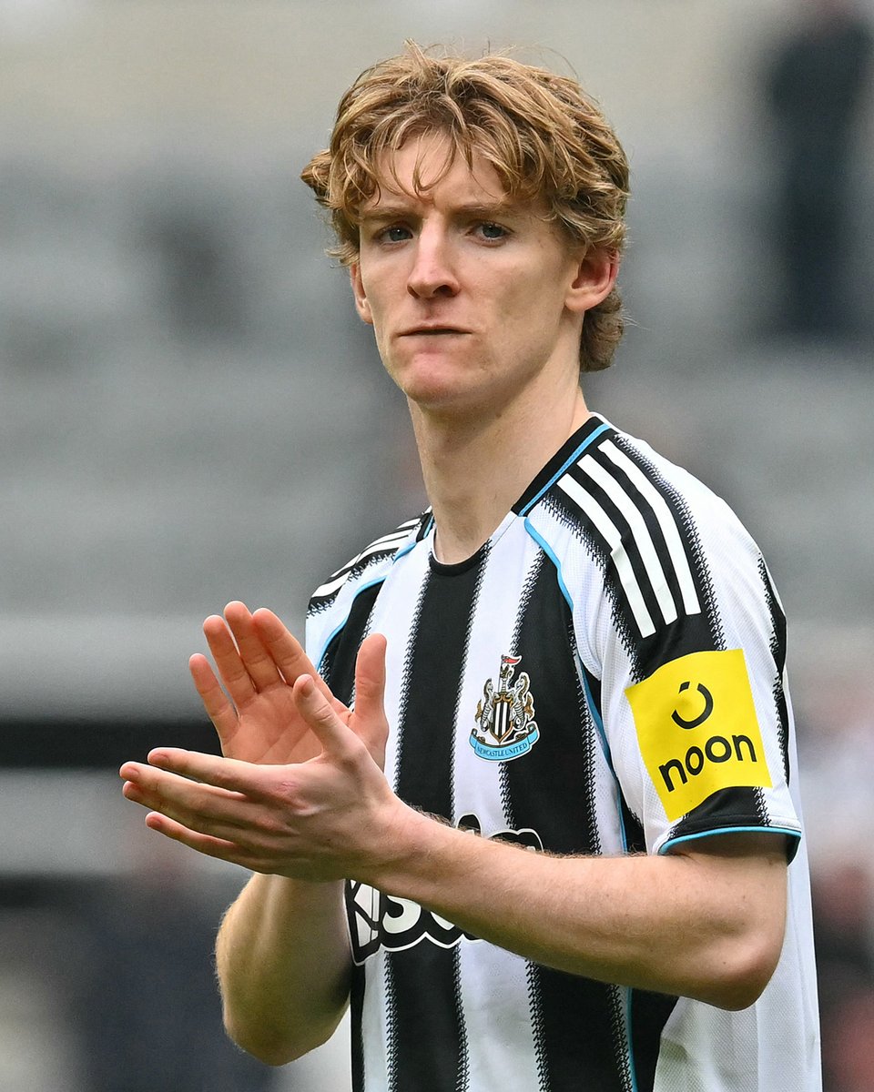 NUFC's tweet image. Eddie Howe on Tino Livramento and Anthony Gordon:

"Tino went for a scan initially, a bad injury. He is due to have another scan at the weekend to determine the full extent of his time out, we will wait and see whether he plays again this season. 

Anthony won’t make the game; he