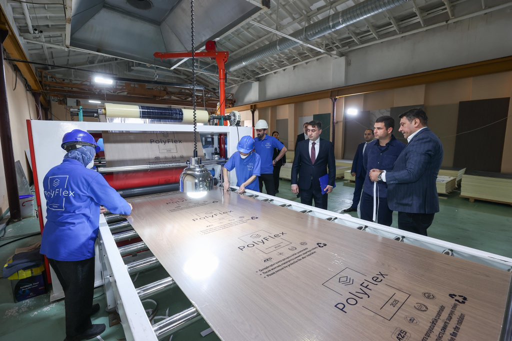 MammadovOrkh's tweet photo. Sahibkarlar rəqabətqabiliyyətli və innovativ məhsulların istehsalına maraq göstərirlər. 'PolyFlex' MMC-nin Əmircan qəsəbəsindəki zavodunda olduq.Müəssisə müasir texnologiyalarla bambuk divar panelləri istehsal edir. Sahibkarla gələcək planları və ixrac imkanlarını müzakirə etdik. https://t.co/FqoDJU5iXx