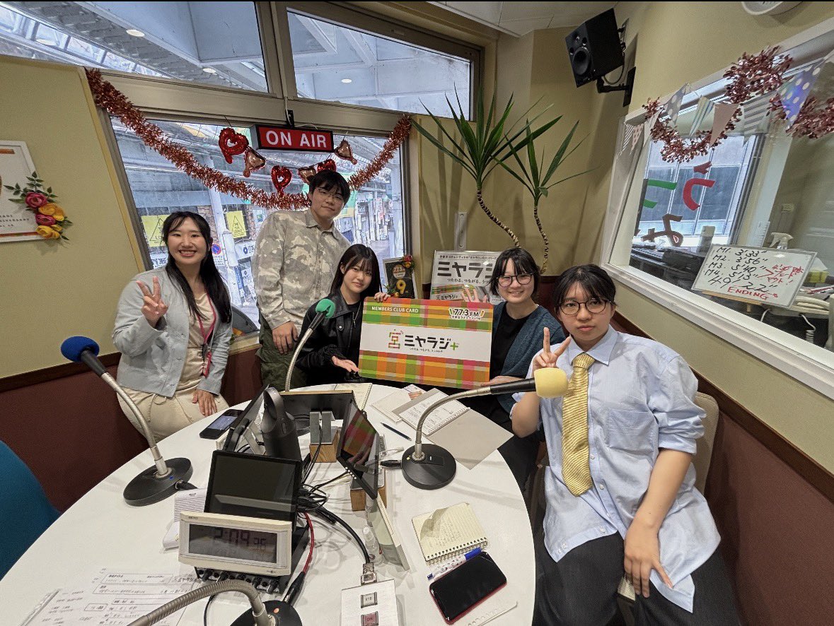 bijidenart's tweet photo. 📻 UBDC 学生ラジオ始動!
「ミヤボイス ~宇都宮から届ける学生ラジオ~」
第1回放送、無事終了しました🎤
初回ということで、今回はパーソナリティの方に進行していただきましたが、
今後は学生だけで番組運営です🔥
これからの成長もぜひ見守ってください!
#UBDC #ミヤボイス #ミヤラジ https://t.co/2FVu39DZuh