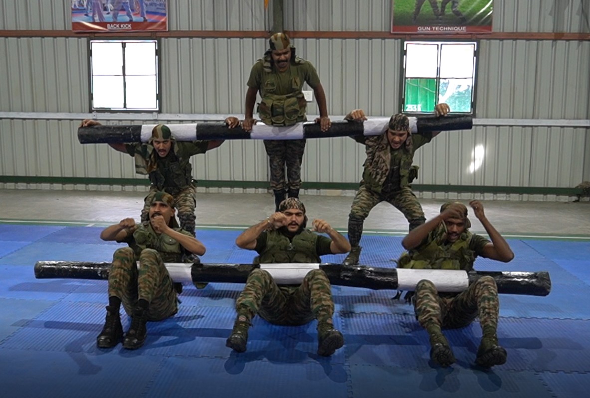Spearcorps's tweet photo. 𝗕𝘂𝗶𝗹𝗱𝗶𝗻𝗴 𝗦𝘁𝗿𝗲𝗻𝗴𝘁𝗵, 𝗦𝗵𝗮𝗿𝗽𝗲𝗻𝗶𝗻𝗴 𝗦𝗸𝗶𝗹𝗹𝘀
Troops of Spearhead Division under #SpearCorps underwent an intensive five-week Army Martial Arts Routine (AMAR) training at Tuting, #ArunachalPradesh, honing precision, grit and skills essential for close quarter combat readiness.
Spearhead Division के जवानों ने #SpearCorps के अंतर्गत Tuting, #ArunachalPradesh में पाँच सप्ताह का Army Martial Arts Routine (AMAR) प्रशिक्षण प्राप्त किया, जिससे उनकी सटीकता, दृढ़ता और close quarter युद्ध के लिए आवश्यक कौशल में वृद्धि हुई।
#SpearheadDivision #Tuting #AMAR #CombatReadiness #IndianArmy #Training #CloseCombat #NationFirst
@adgpi
@easterncomd
@official_dgar
@prodefgau
@HQ_IDS_India
@DefenceMinIndia
@MyGovArunachal
@PemaKhanduBJP
@GovParnaik
@arunachaltimes_