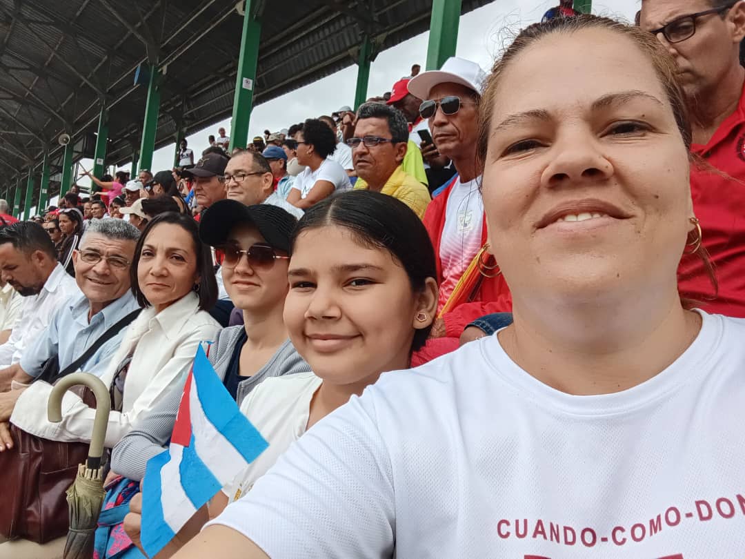 #Bandec #LasTunas levantando el brazo. 
Viva el 1ro de Mayo