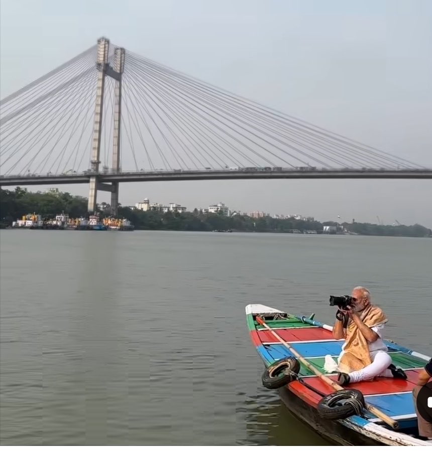 DrPramendr's tweet photo. Such a nice emotional moment for Gorango Bishwas the boatman at Hoogly ghat Kolkata,
PM paid him Rs 1000 as fare

Jai hind 
@BJP4India @BJP4UP @narendramodi @NitinNabin @shivprakashbjp @sunilbansalbjp @idharampalsingh @mppchaudhary @DurvijayShakya @UmeshGautamBJP @Ashokkatariya9 https://t.co/j2su4i9o0q