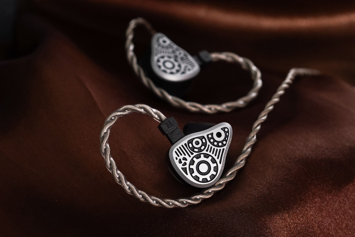 BinaryAcoustic's tweet image. 🎶 音楽、ただ聴くだけ？👀

🎧 Binary 𝑫𝒚𝒏𝒂𝑸𝒖𝒂𝒕𝒕𝒓𝒐 なら、耳で「見える」サウンド！✨

👂 今すぐ、音の形を体感してみよう！

#Binary #DynaQuattro #HiFi #IEM