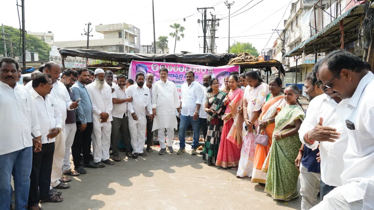 mkrkkpmla's tweet photo. తేదీ 24.04 .26  (శుక్రవారం) నాడు ఫతేనగర్  డివిజన్ లో పలు అభివృధి పనులకు @kkpmla ప్రారంభ���త్సవ చేసారు .ఫతే నగర్ డివిజన్ - లేయింగ్ అఫ్ 100  యం.యం. డయా మంచినీటి వాటర్ పైప్ లైన్  
ఏర్పాటు ఇంటి నెంబర్ : 6 - 2 - 112  టు  16  - 2  - 130  వరకు  శోభన కాలనీ రూ. 10 లక్షల రూపాయలతో https://t.co/Vo2w5sIXwX