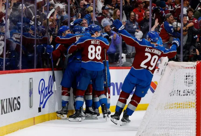 QUAZIABIDH10516's tweet image. Avalanche vs. Kings

When getting good looks but failing to finish against a locked-in goalie, it’s not easy to stick to a game plan. More news... sl1nk.com/ywb8s38

#game #plan #score #goal #play #hero
