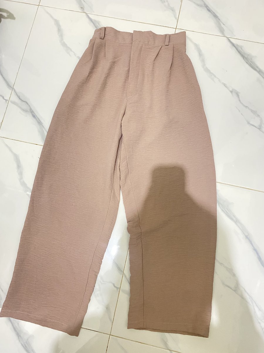 gonsyy_'s tweet photo. @unicefess wts kulot crinkle warna salem (warna aslinya yg dipake ya), lp 60-110 cm (ada karet di belakang), panjang 100-104 cm, jarang bangettt dipake, 40k aja, bisa nego yaa https://t.co/xQzsG5AeyP
