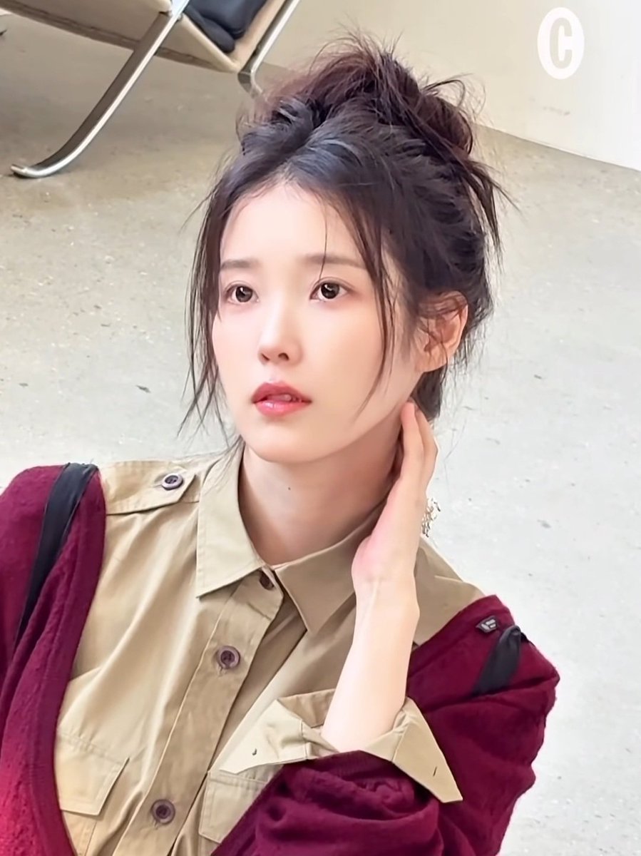 wlrmaeun's tweet photo. 아 진짜 예뻐죽게써😘😘

#아이유 #IU https://t.co/OxiSxvJg54