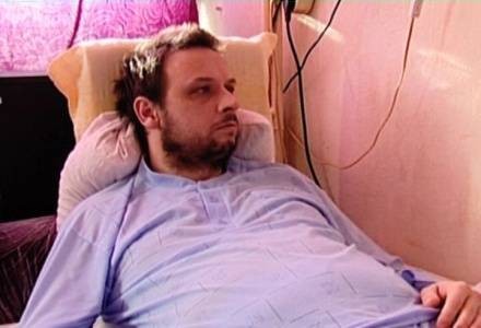 "24 kwiecień 2022 rok we Wrocławiu umarł Artur Holka - jeden z tragicznych a słabo pamiętanych bohaterów Solidarności, który za walkę o wolną Polskę zapłacił niezwykle wysoką cenę. 31 sierpnia 1982 roku, kiedy siepacze z ZOMO zatrzymali go za udział w demonstracji, miał 19 lat.