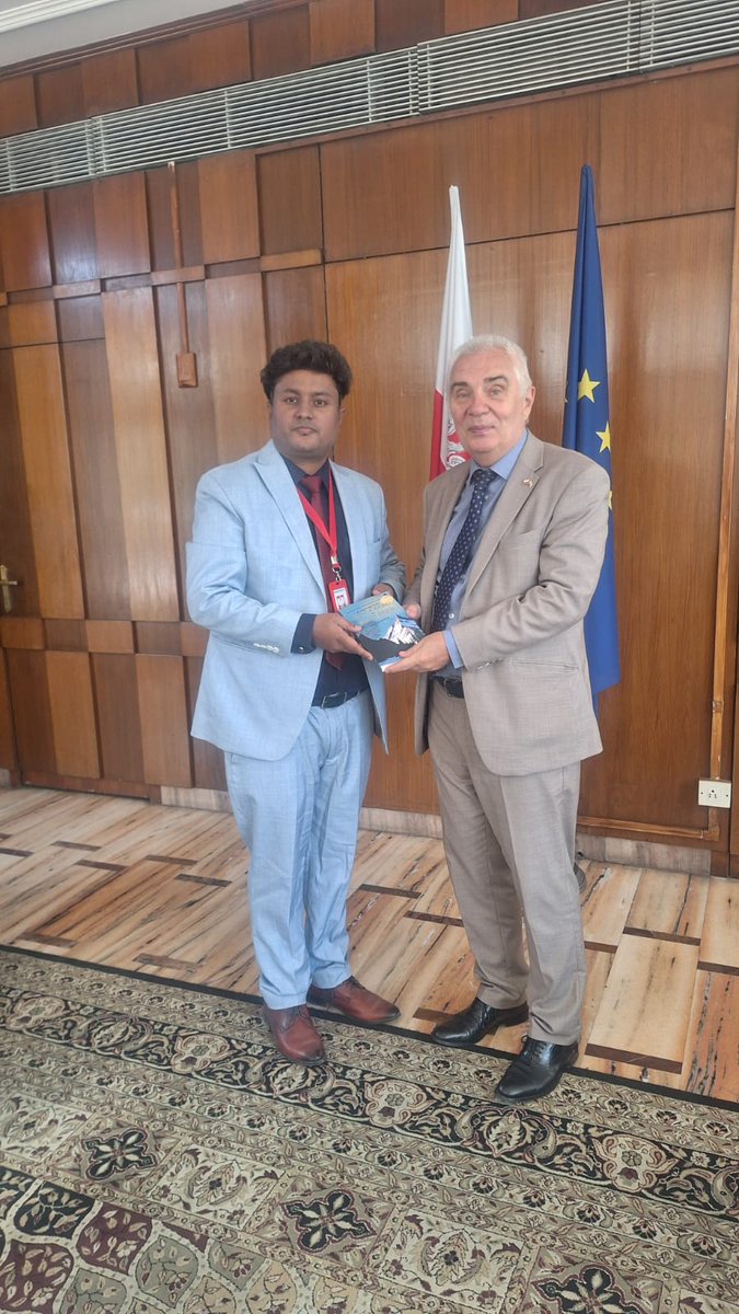 ChemvoltG5425's tweet photo. ChemVolt Global is proud that CEO Kuldeep Gupta met H.E. Dr. Piotr Antoni Świtalski, Embassy of Poland in India. Thanks to Counsellor Marek Kijewski for coordination.

He presented his book “A Journey from Black Gold to White Gold,” on the shift to lithium-driven clean energy. https://t.co/6Hry8HN2US