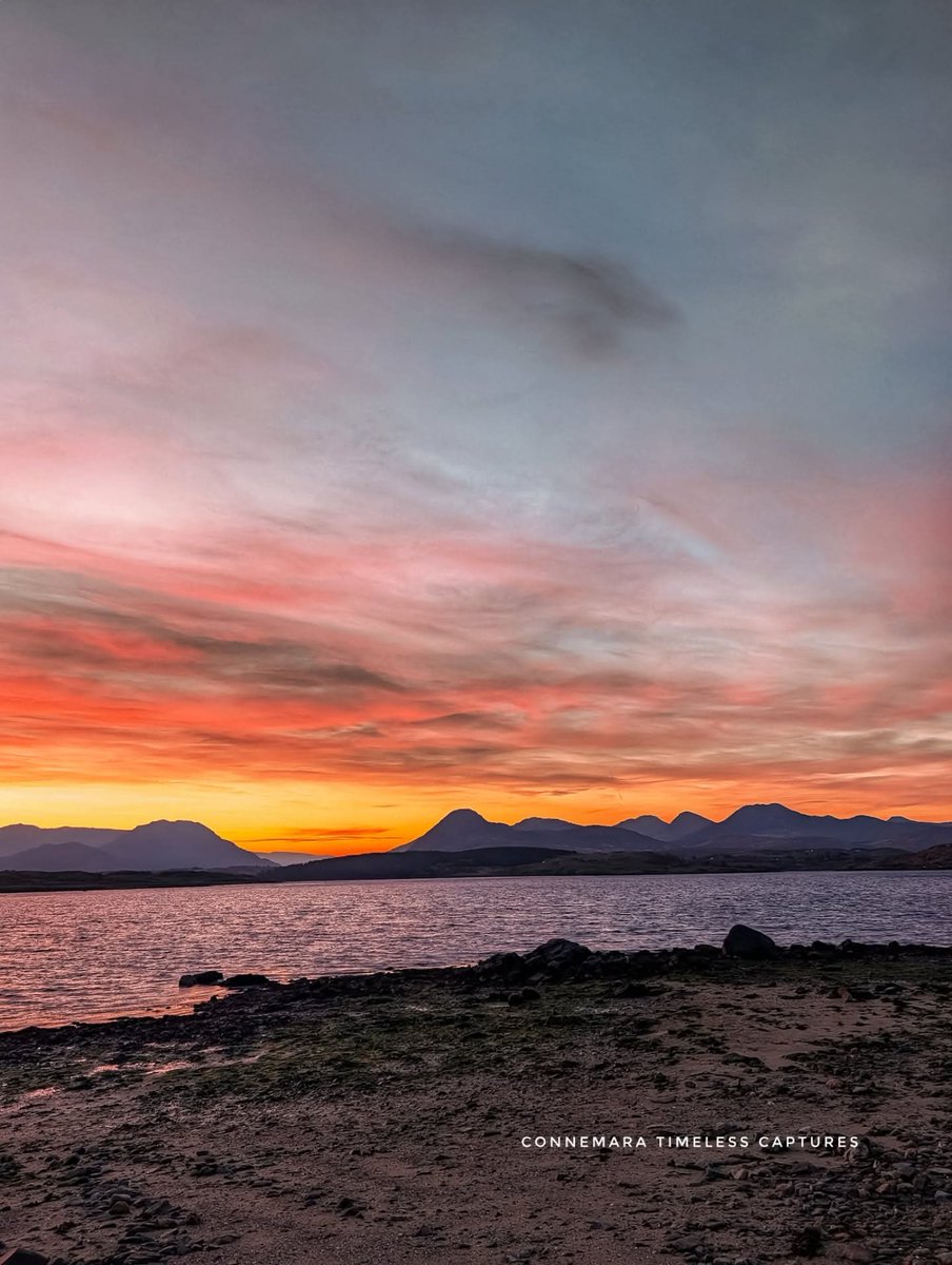 ThisIsIreland3's tweet image. Beautiful skies over the Twelve Bens this morning, looks like it will be another cracking day in store  🌄🌅

📍 Moyard, Connemara Co. Galway 🇮🇪

📸 Connemara Timeless Captures

#Galway #Ireland #Connemara #Moyard #Sunrise #TwelveBens