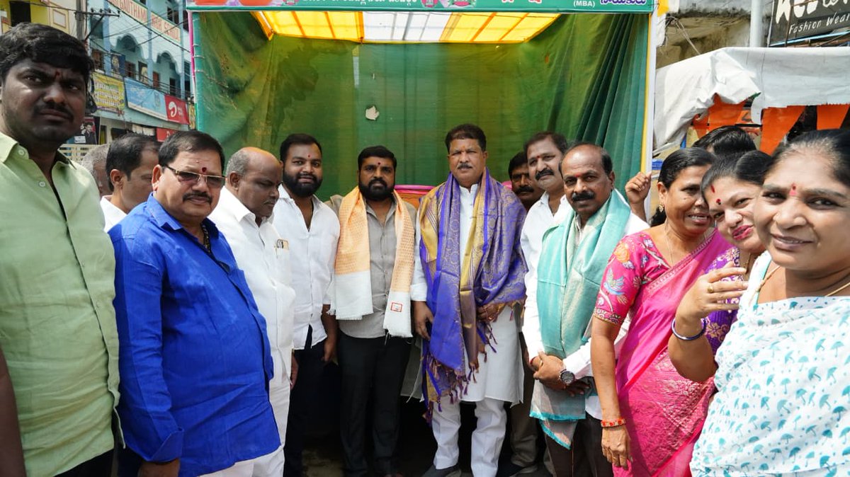mkrkkpmla's tweet photo. 1/2-అనంతరం జనతా నగర్ లో  జిల్లా అక్షయ్ ఏర్పాటు చేసిన చలి వేంద్రం ను ప్రారంభించారు. https://t.co/IJvJCkPPug