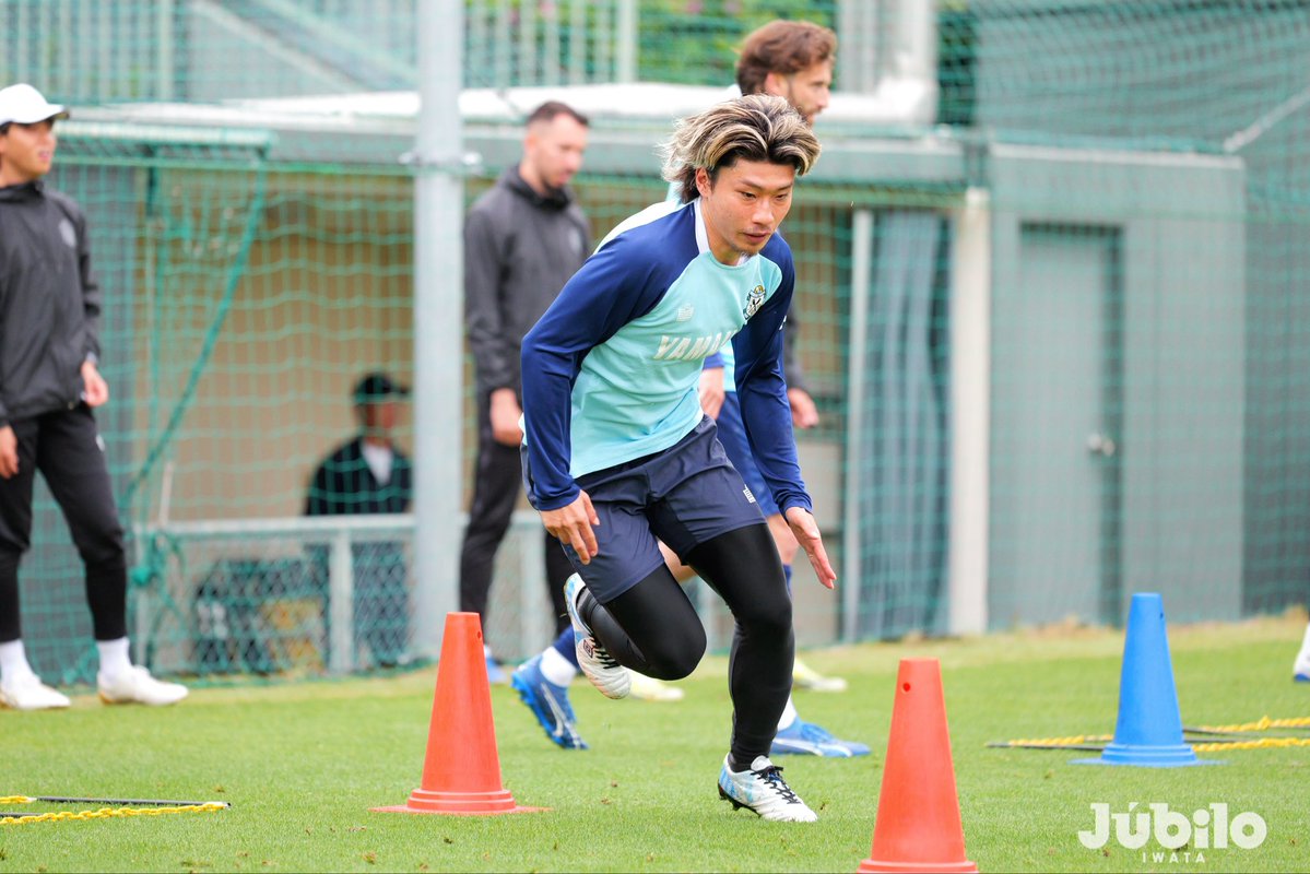 Jubiloiwata_YFC's tweet image. 📸 | 𝗧𝗥𝗔𝗜𝗡𝗜𝗡𝗚

🔜 明治安田J2･J3百年構想リーグ 第12節
🆚 FC岐阜
📆 4/25(土)13:00
🏟 ヤマハスタジアム

#ジュビロ磐田 #jubilo