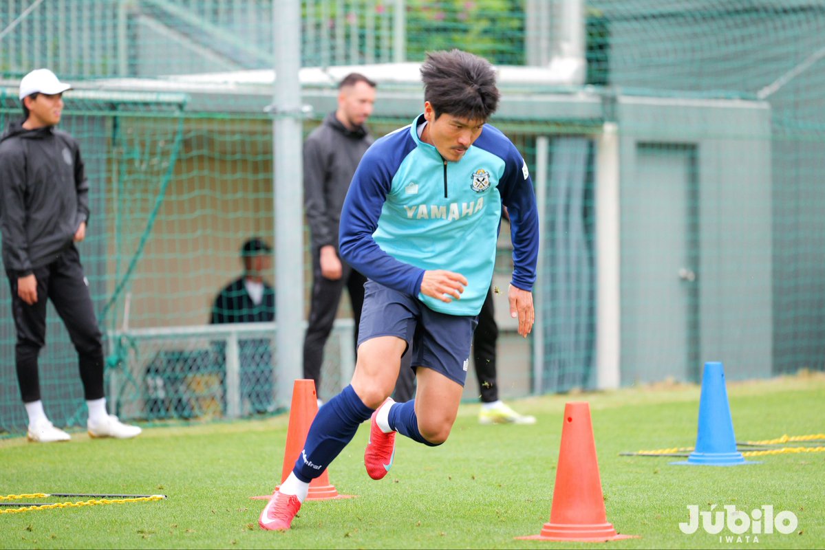 Jubiloiwata_YFC's tweet image. 📸 | 𝗧𝗥𝗔𝗜𝗡𝗜𝗡𝗚

🔜 明治安田J2･J3百年構想リーグ 第12節
🆚 FC岐阜
📆 4/25(土)13:00
🏟 ヤマハスタジアム

#ジュビロ磐田 #jubilo