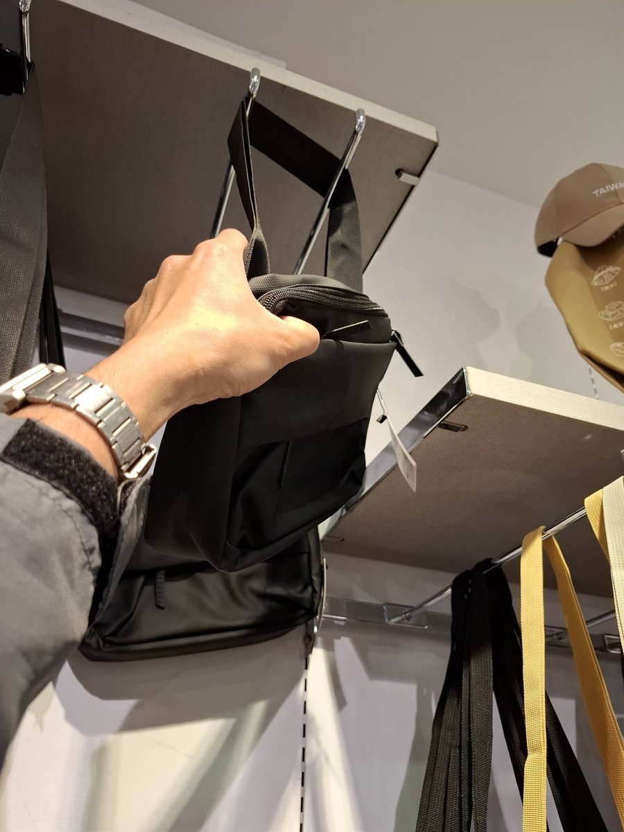 高すぎ！！！買えない！！！
手が届かないバカ！！！