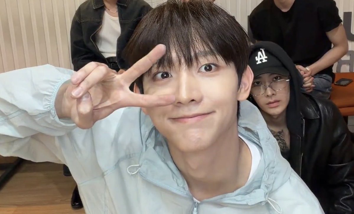 juls 🍥 thesis era! tweet media