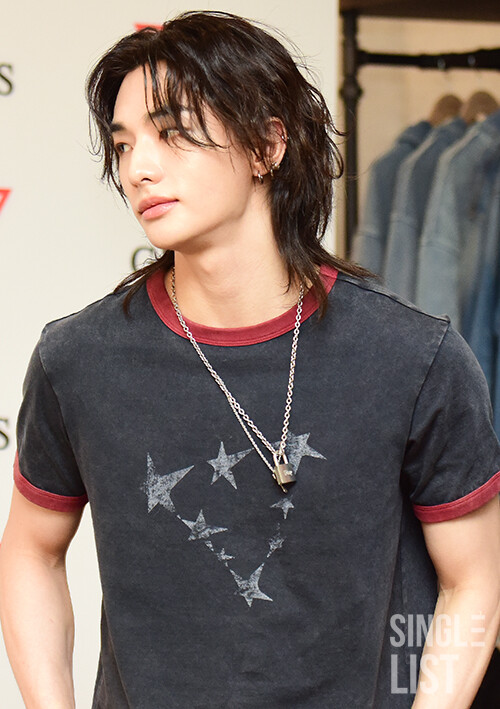 slist2015's tweet image. [포토] 스트레이 키즈 현진 '화면을 뚫고 나오는 잘생김'

#현진 #스트레이키즈 
#스키즈현진 
#스트레이키즈현진 
#StrayKids #StrayKids현진 
#황현진 #HYUNJIN 
#HYUNJINforGUESSJEANS 
@Stray_Kids
#게스진 
#GUESS #게스 #게스X현진 
⬇️관련기사⬇️
slist.kr/news/articleVi…