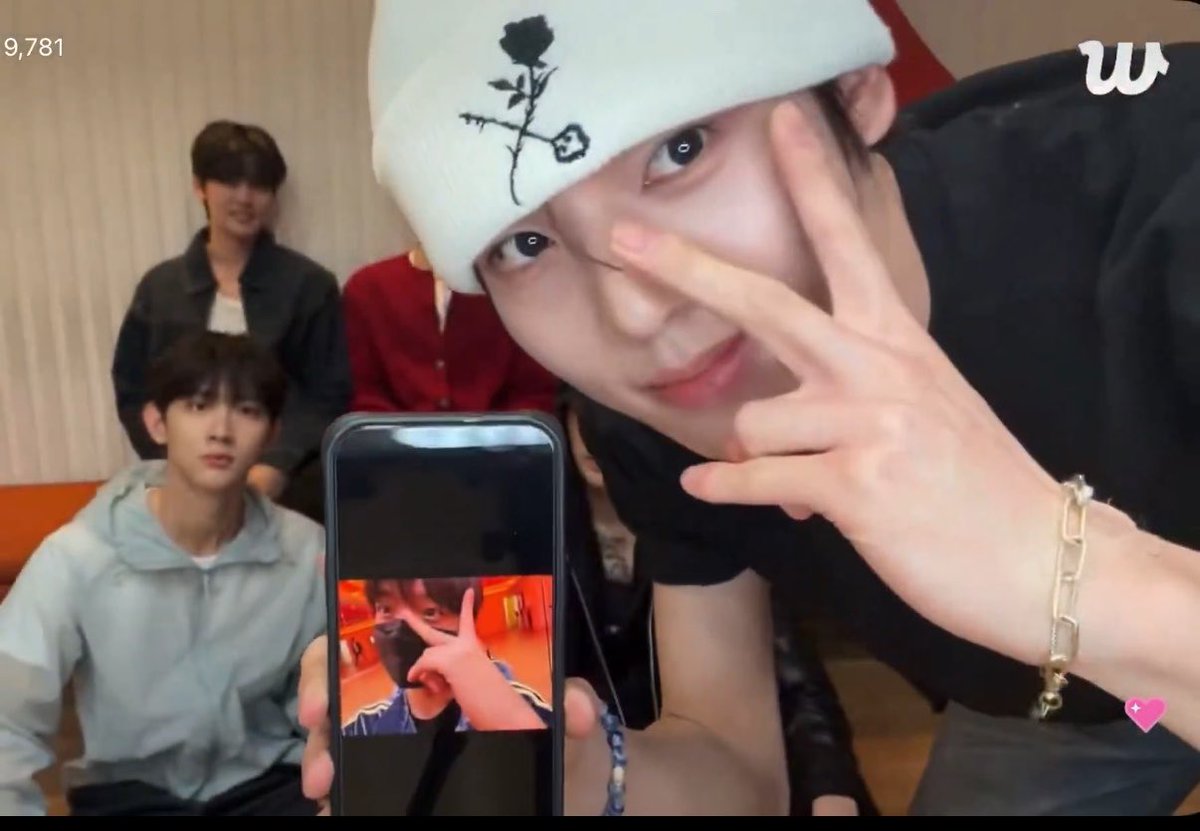 bboshv's tweet photo. 아진짜거짓말치지마……………………………. https://t.co/c3O0kG3Jlx