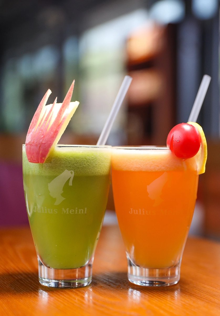 khaledsehab's tweet image. 5-Minute Mango Fizz – Blend 1 cup frozen mango +  cup coconut water, top with sparkling water! Sweet, tropical, zero added sugar. Perfect for hot afternoons. #QuickDrinks #MangoLover